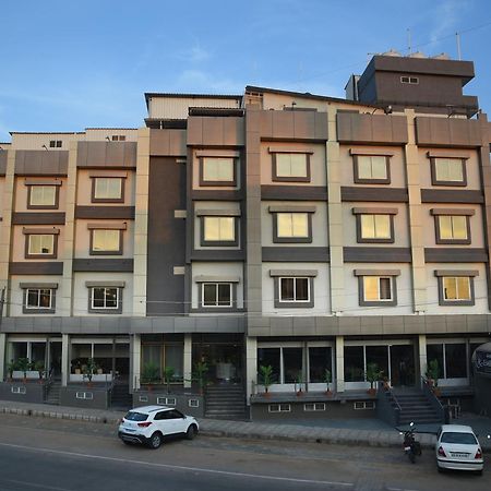 R Empire Revtree Hotel Davangere Buitenkant foto