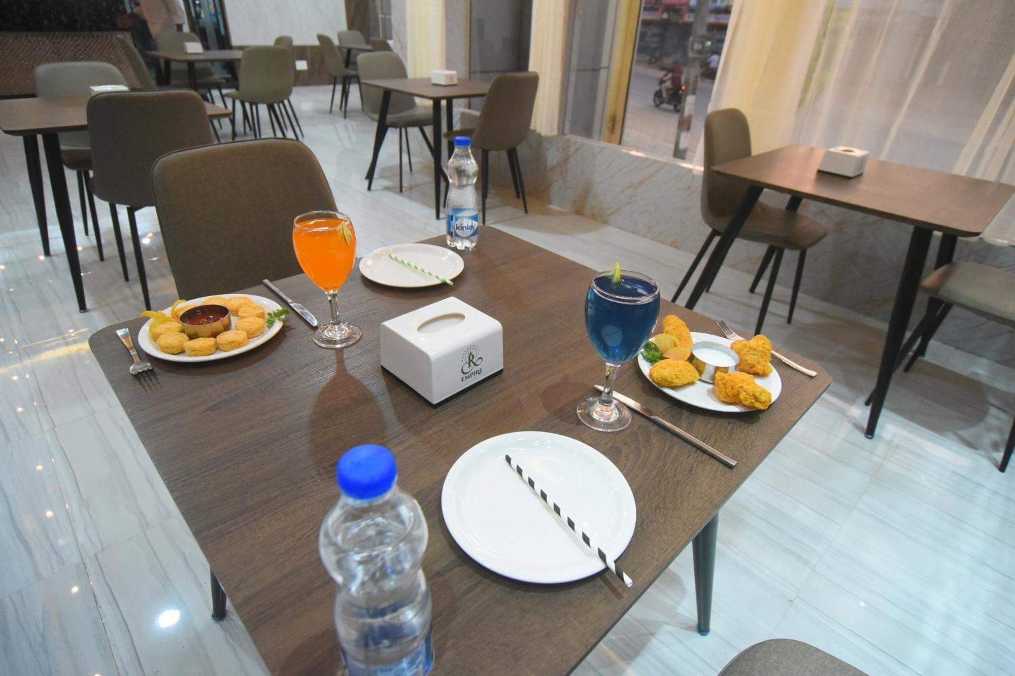 R Empire Revtree Hotel Davangere Buitenkant foto