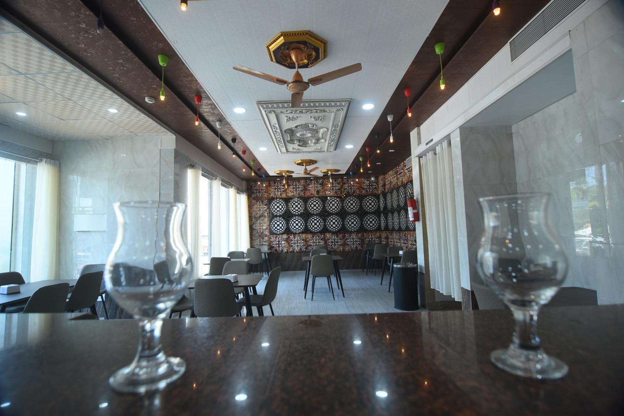 R Empire Revtree Hotel Davangere Buitenkant foto