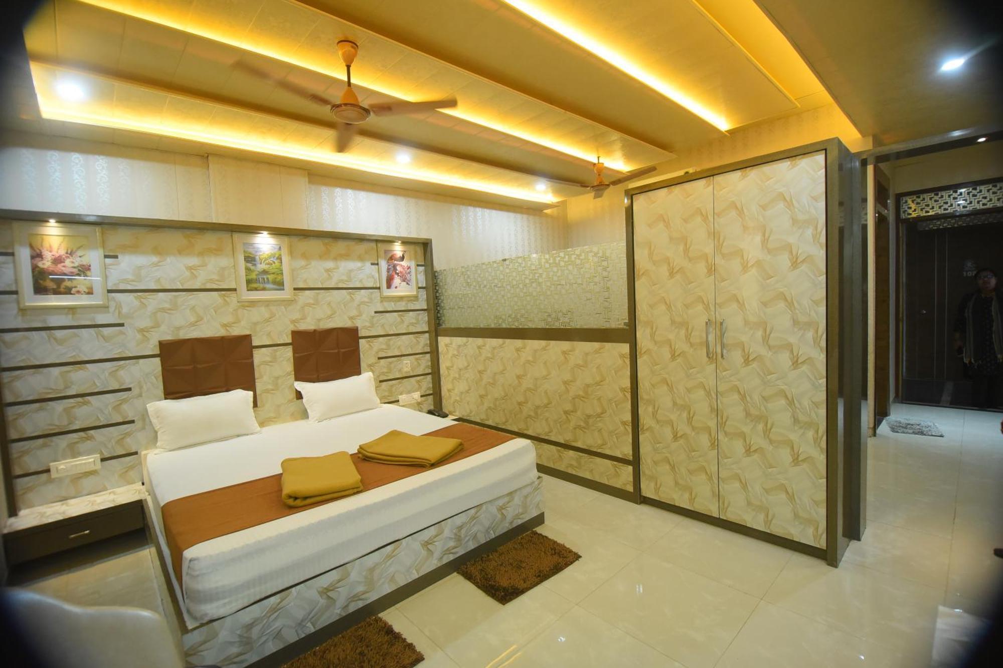 R Empire Revtree Hotel Davangere Buitenkant foto