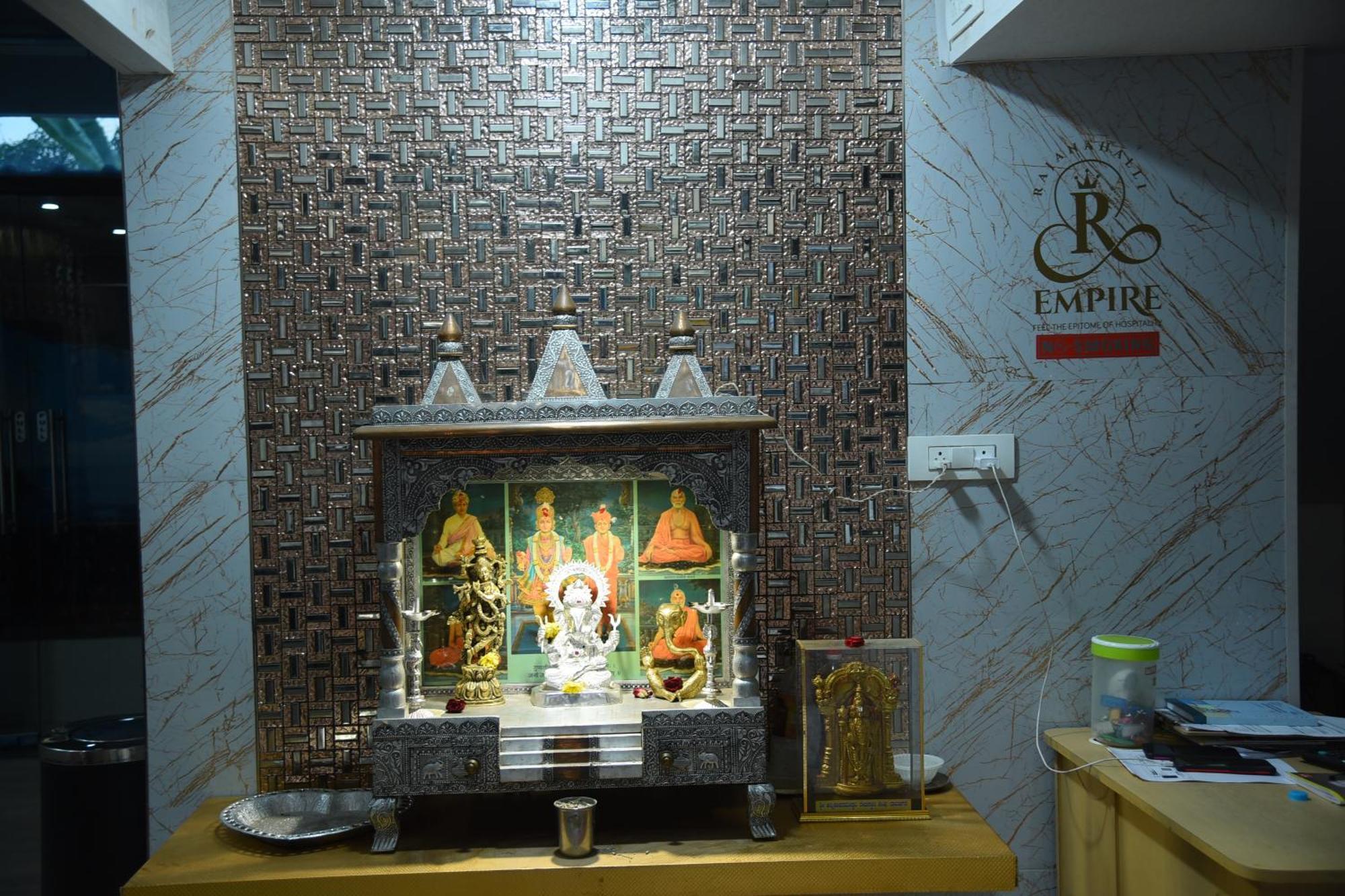 R Empire Revtree Hotel Davangere Buitenkant foto