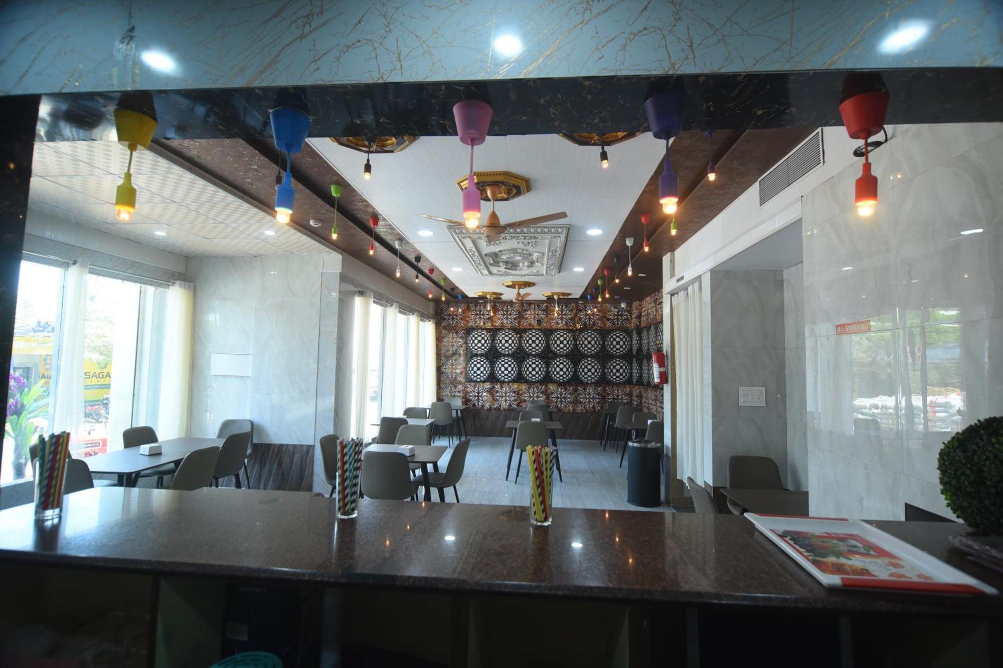 R Empire Revtree Hotel Davangere Buitenkant foto