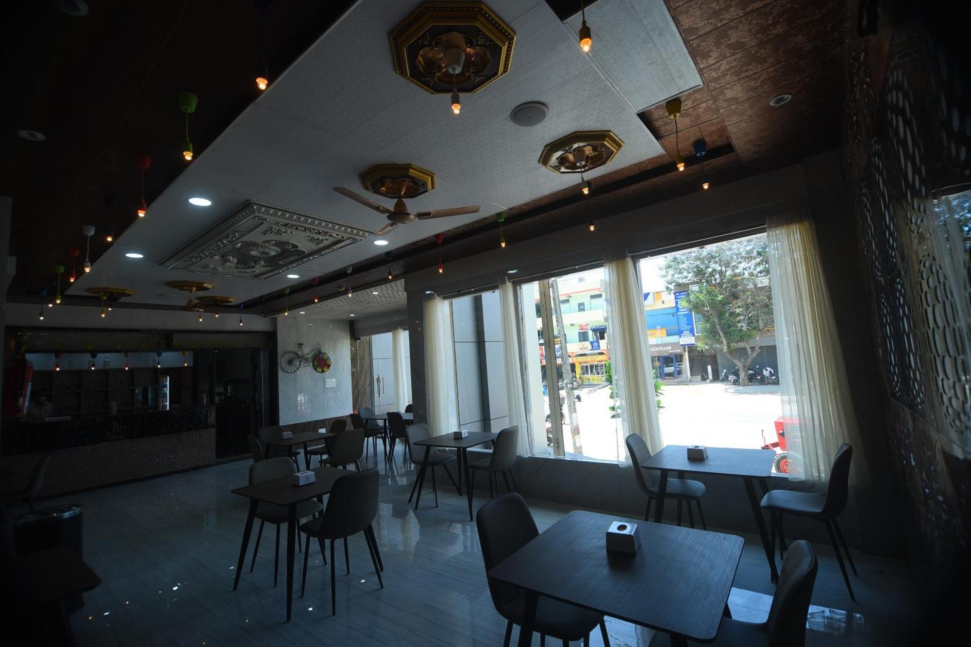 R Empire Revtree Hotel Davangere Buitenkant foto