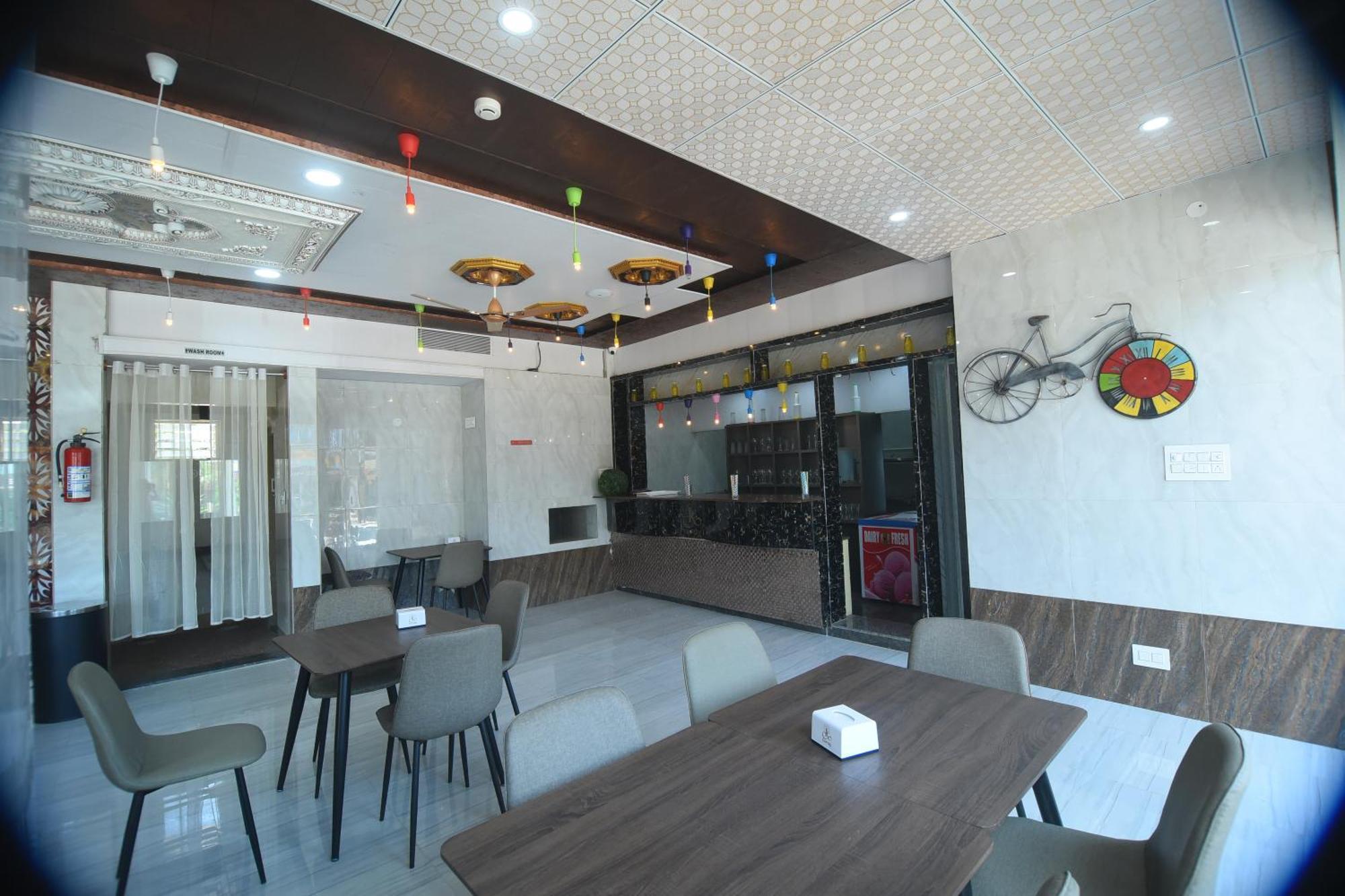 R Empire Revtree Hotel Davangere Buitenkant foto
